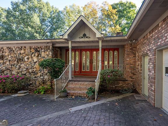 4th image of 135 Windsor Dr