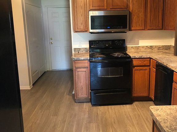 3rd image of 2831 Ross Ave Unit 103