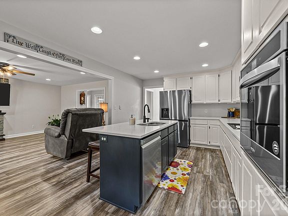 4th image of 127 Fisher Farm Ct