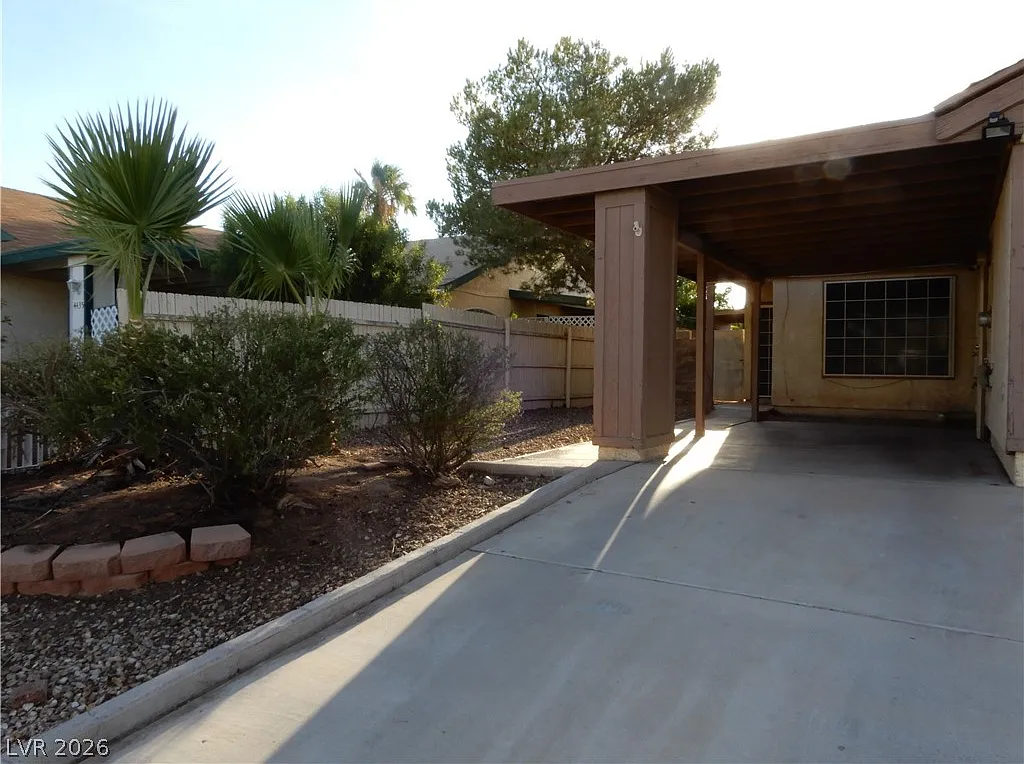 2 bed, 2.0 bath, 1024 sqft, $1,600 — Photo 2