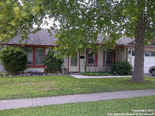 3rd image of 141 Cibolo Branch Dr