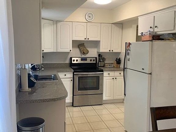 4th image of 450 Clement Ave