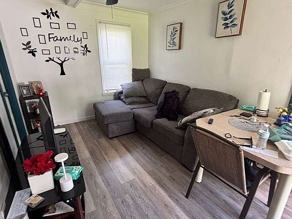 3rd image of 3035 W 115th St