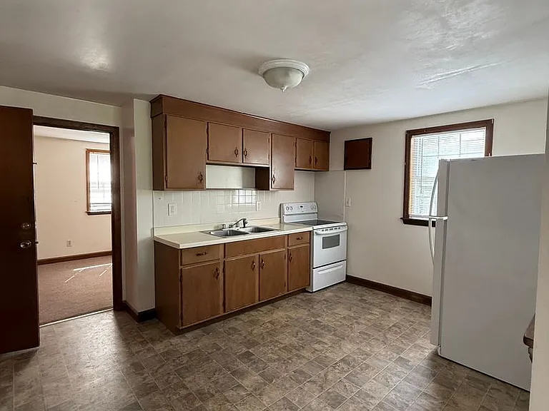 37 Groton School Rd — Photo 1