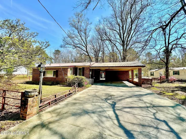 411 Bingham Lane, Lake Waccamaw, NC 28450