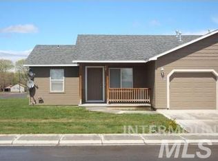 1196/1198 SE Freedom Cir, Mountain Home, ID 83647