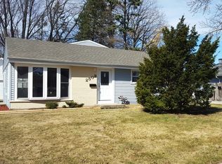 2503 Meadow Dr, Rolling Meadows, IL 60008