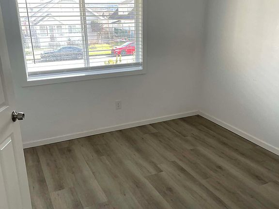 3rd image of 1010 W Market St APT 4