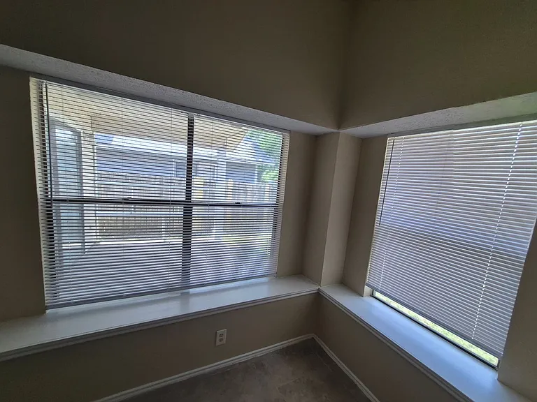 8469 Maple Ridge Dr — Photo 6