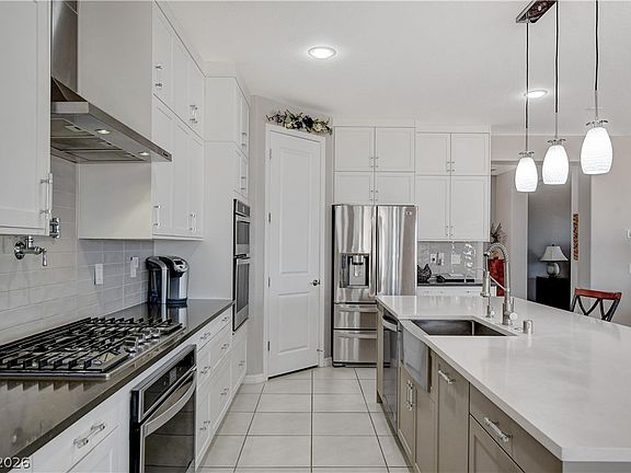 2nd image of 8286 Skye Gorge St