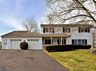 255 Briarwood Ln, Harleysville, PA 19438