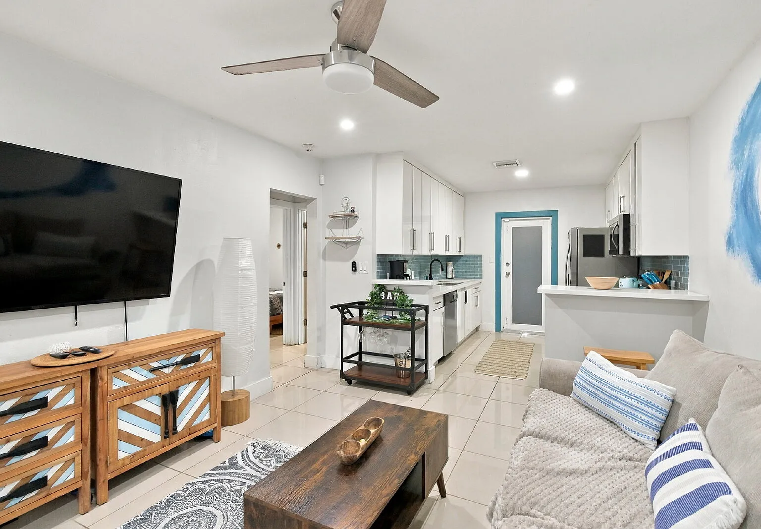 4 bed, 2.0 bath, 1250 sqft, $3,795 — Photo 4