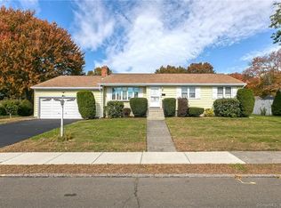 100 Connors Ln, Stratford, CT 06614