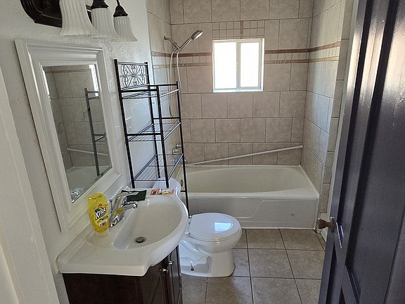 4th image of 1805 N Valley Dr