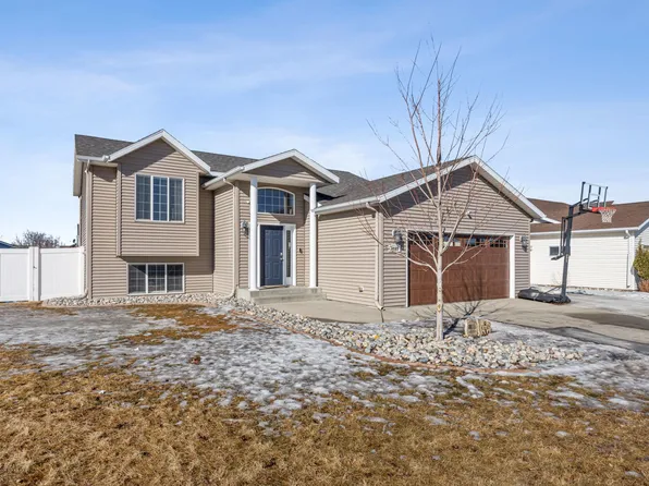 4449 47th St S, Fargo, ND 58104