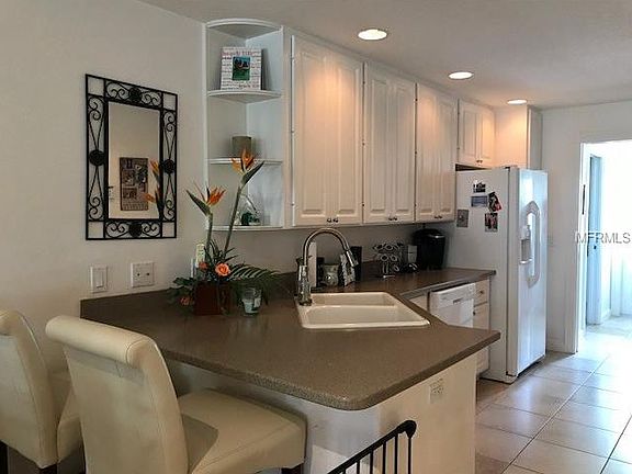 3rd image of 1553 Napoli Dr