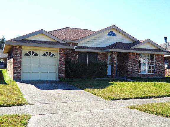 2nd image of 46 Honeysuckle Ln