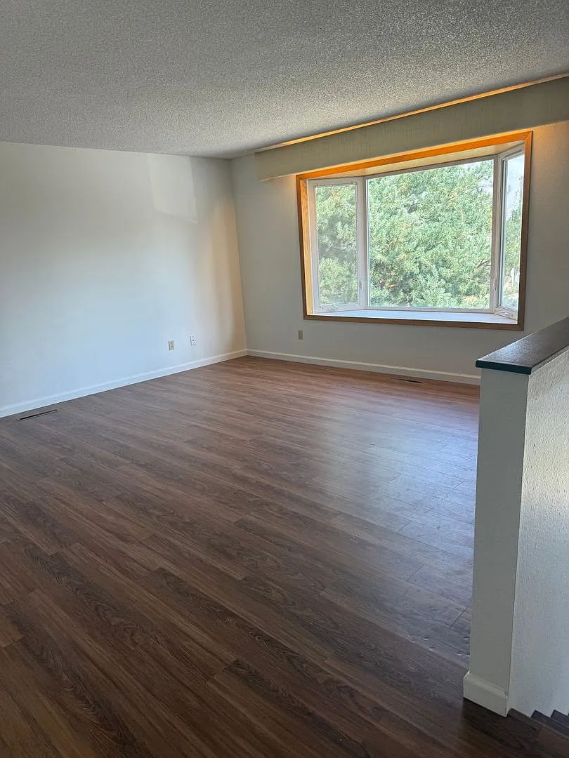 4 Bd/2.5 Ba Home on Military Hill — Photo 2