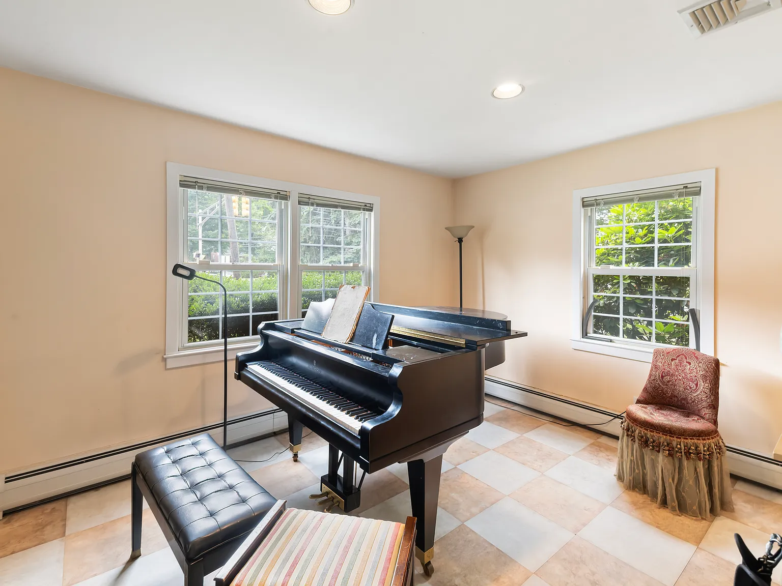 5 bed, 1.5 bath, 3500 sqft, $5,900 — Photo 4