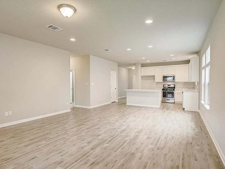 108 Peruvian Ln — Photo 6