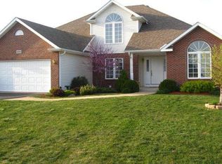 12803 Lake Pointe Dr, Rockford, IL 61088