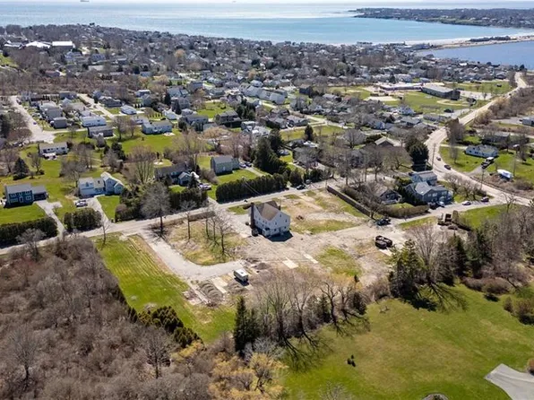 257 Prospect Ave, Middletown, RI 02842