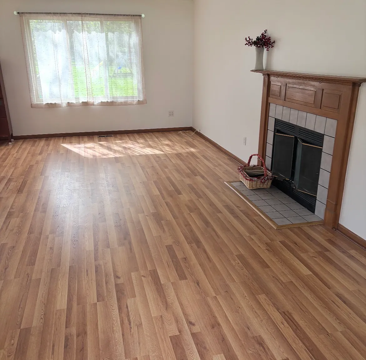 3 bed, 3.5 bath, 2300 sqft, $2,800 — Photo 2