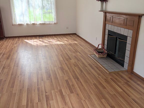 2nd image of 759 Geneva Rd