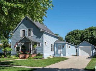 213 2nd St NE, Orange City, IA 51041