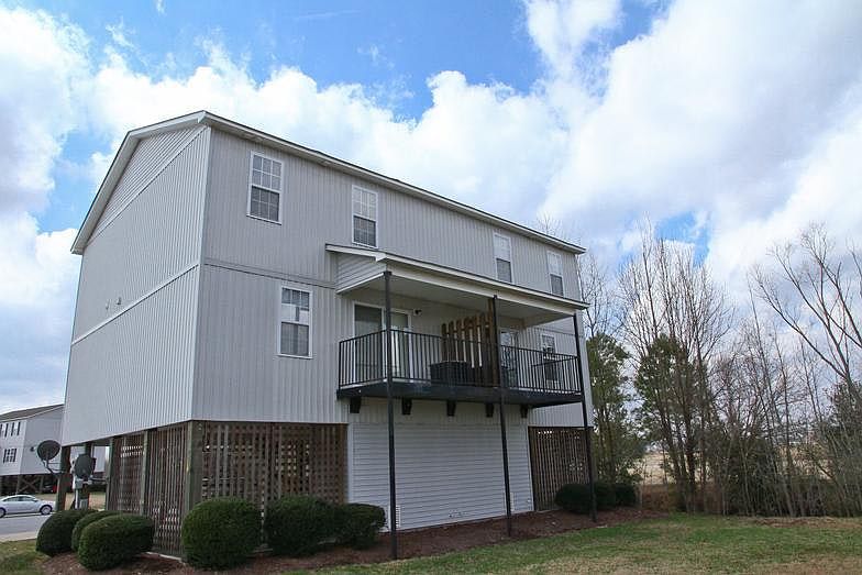 2nd image of 2105 Sanibelle Ln