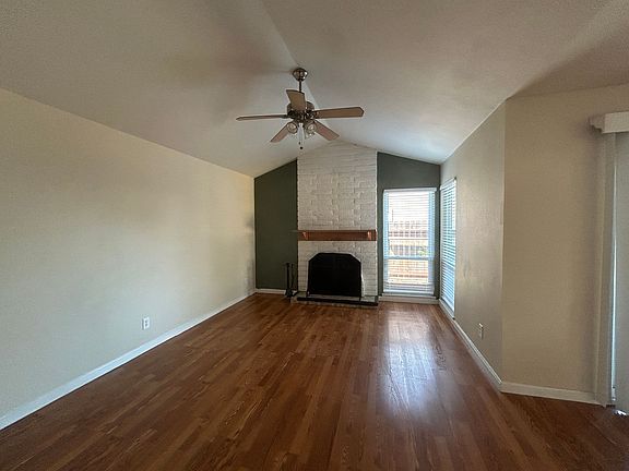 3rd image of 3561 Lindenwood Way