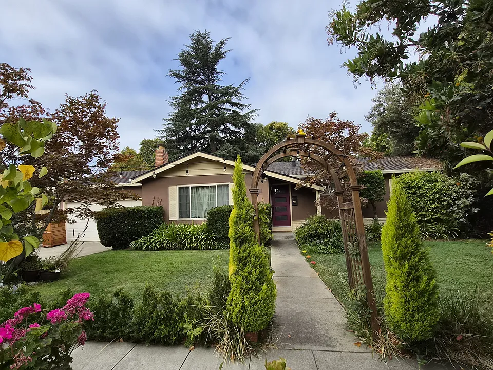 939 Rock Ave