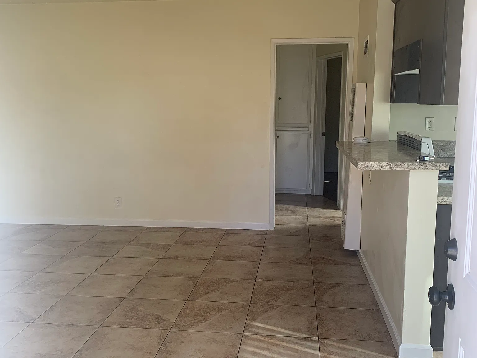 2 bed, 850 sqft, $2,350 — Photo 3