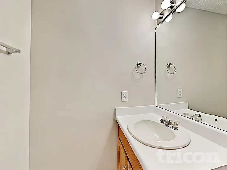 2829 Elijah Dr — Photo 16