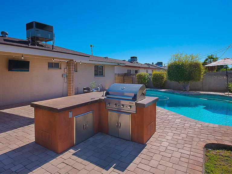 1236 E Del Rio Dr — Photo 4
