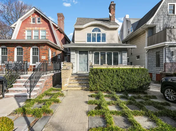 843 East 10th Street image 1 of 20