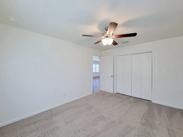 413 S Market St — Photo 21
