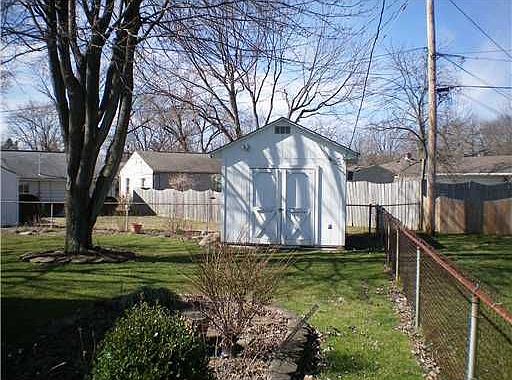 2nd image of 221 N Tippecanoe Dr