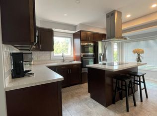 12 Horseshoe Dr, Whitby, ON L1N 8E7