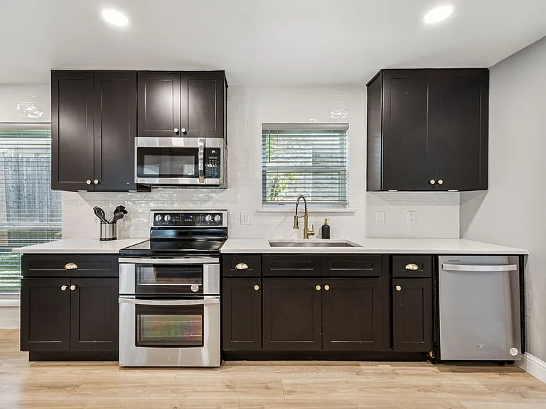 2833 Meadowbrook Dr — Photo 18