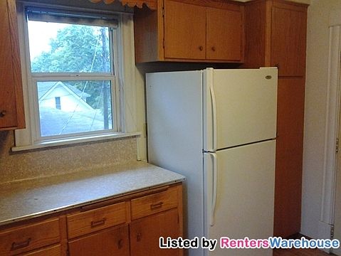 3rd image of 857 Oakdale Ave #2
