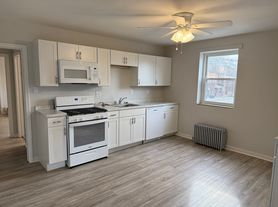 521-523 Broadway Ave, Mc Kees Rocks, PA