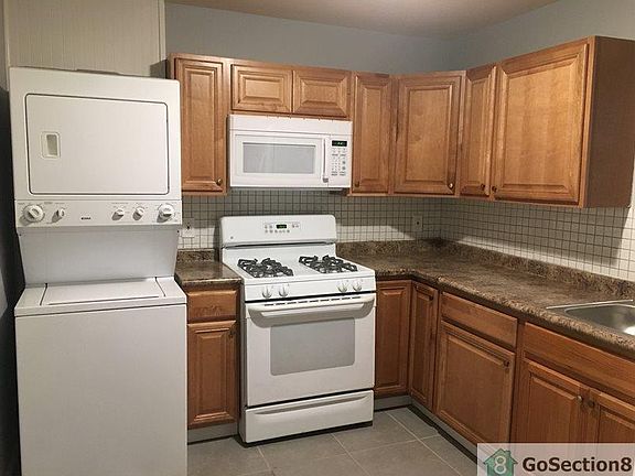 2nd image of 2417 W Oakdale St