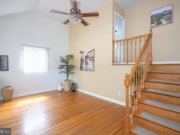 1100 N Line St, Lansdale, PA 19446