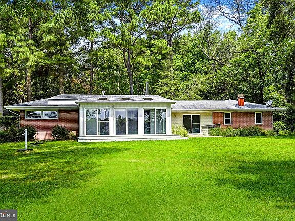 3rd image of 238 Holly Ln