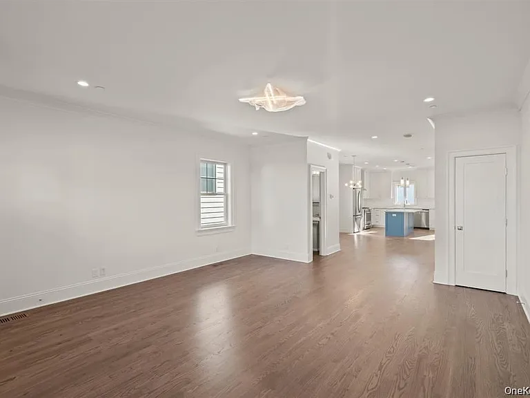 31 Maple Ave — Photo 5