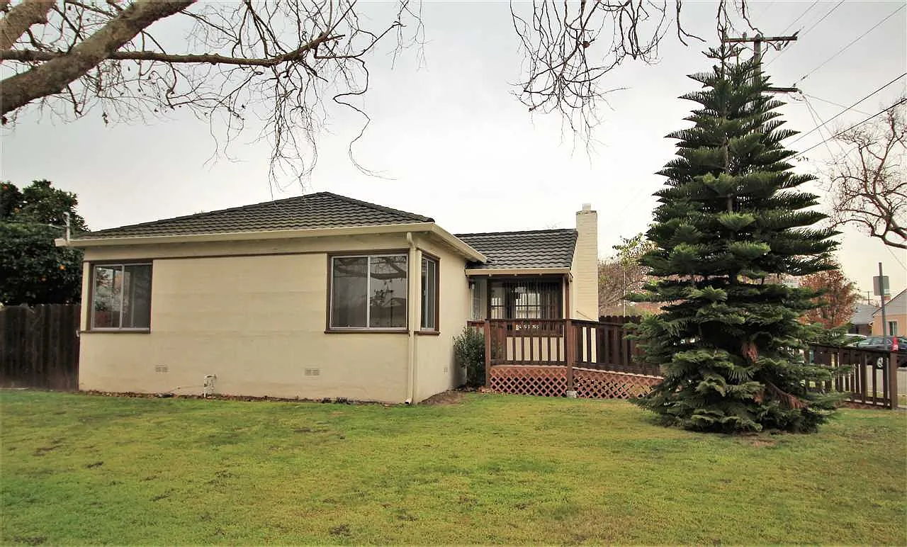15977 Via Del Sol photo 1