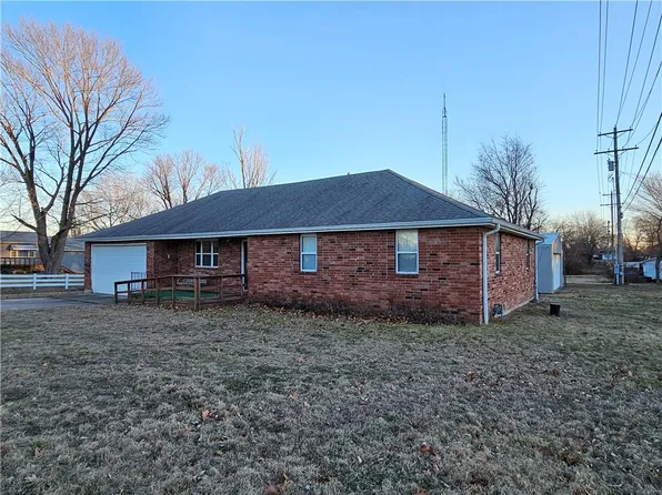 904 E Hospital Rd, El Dorado Springs, MO 64744