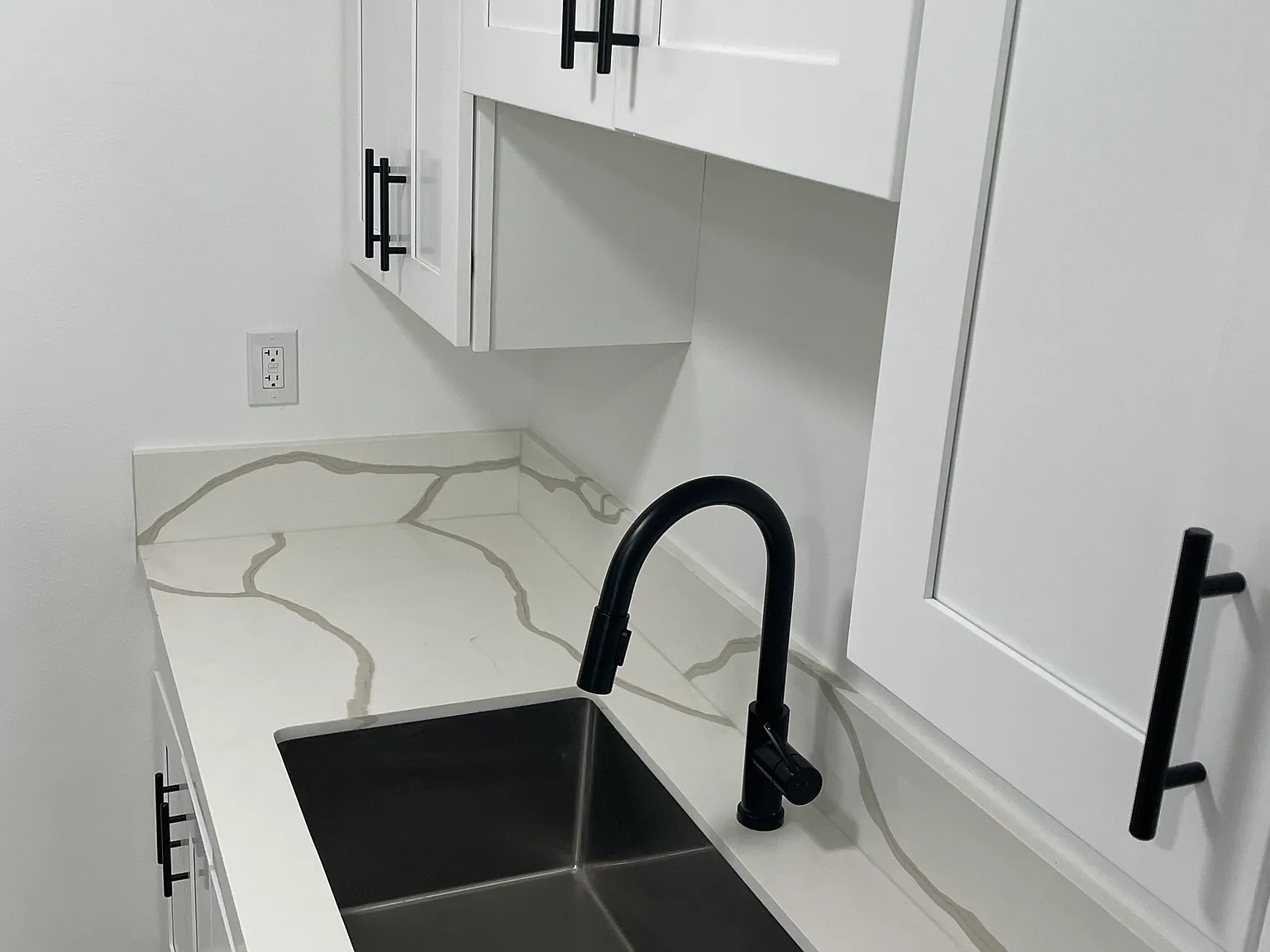 1 bed, 600 sqft, $2,300 — Photo 2