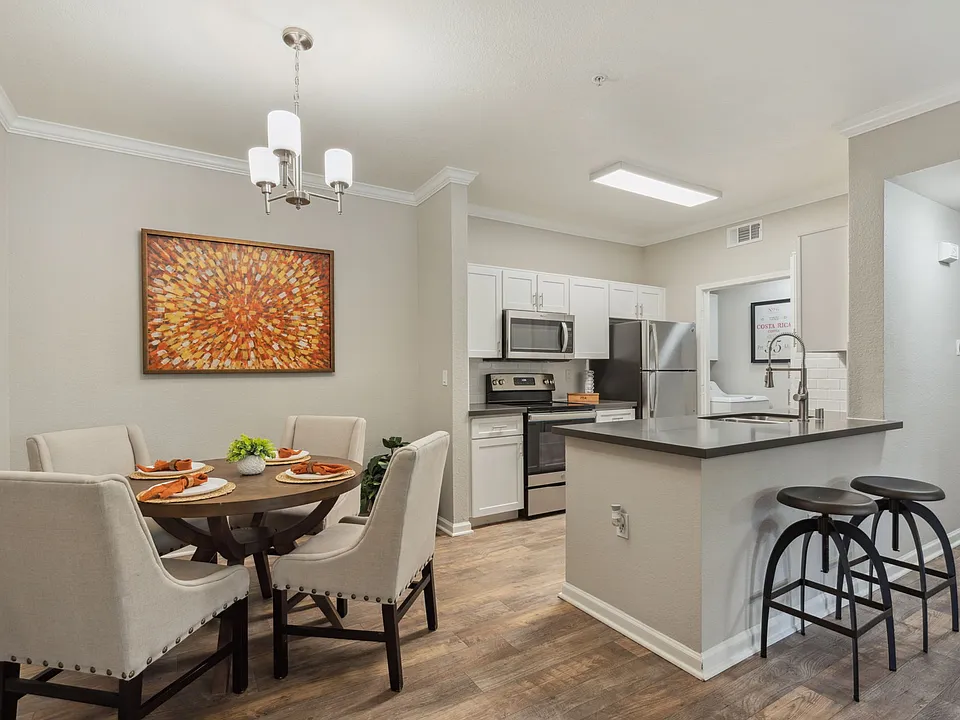 River Oaks Apartment Homes